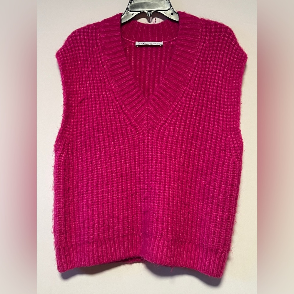 Zara Women's Vibrant magenta V-Neck Sweater